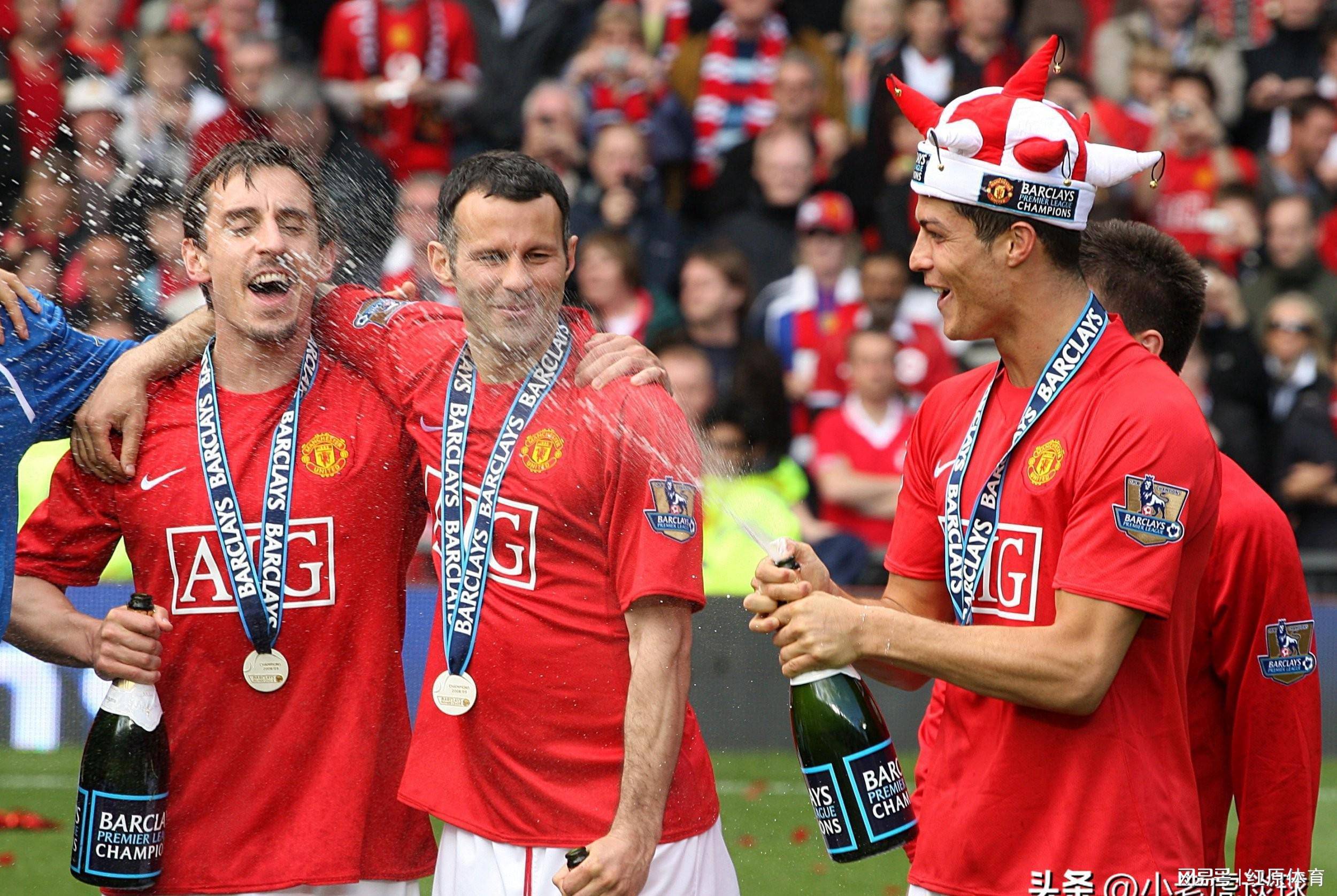 詹姆斯重返赛场,表现优异首场状态出色,曼联观众沸腾!