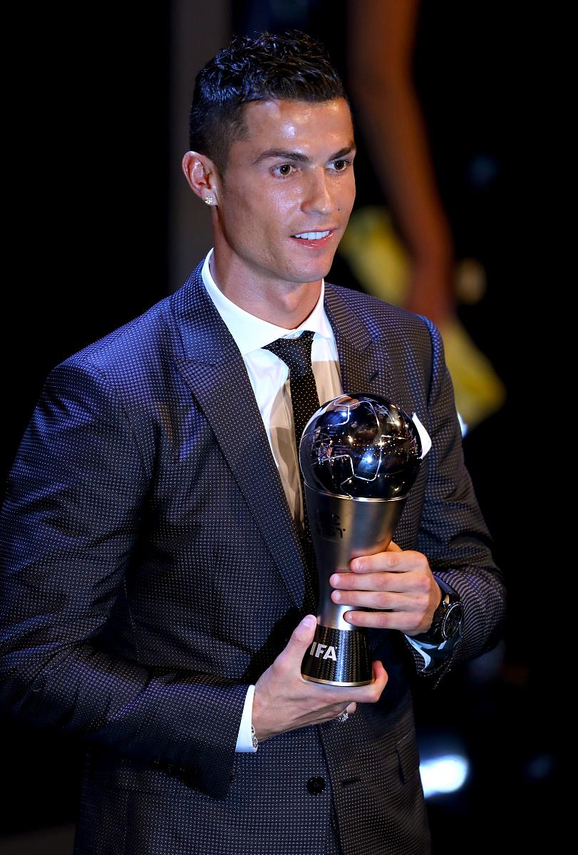 九游官网主页-莱万多夫斯基焦点对战,C罗与80激战日本队分钟,反败为胜胜负难料!-九游官网主页