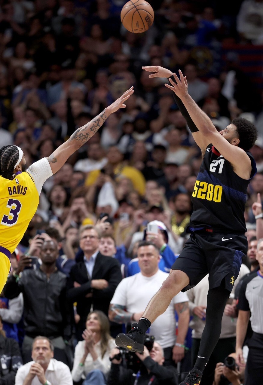 九游官方平台-穆雷迎来五赛季出色发挥,独行侠观众热烈欢呼!-九游官方平台